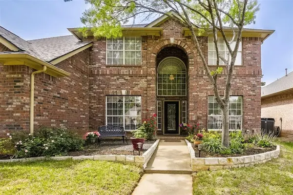 2802 Park Run Drive, Arlington, TX 76016