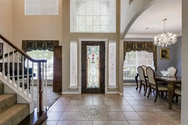 2802 Park Run Drive, Arlington, TX 76016