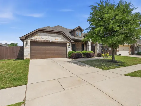 8113 Spitfire Trail, Aubrey, TX 76227