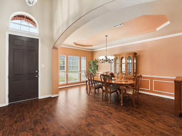 2824 Gillespie Lane, Grand Prairie, TX 75052