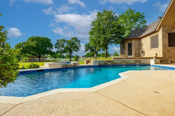 7583 Mountain View Road, Aubrey, TX 76227