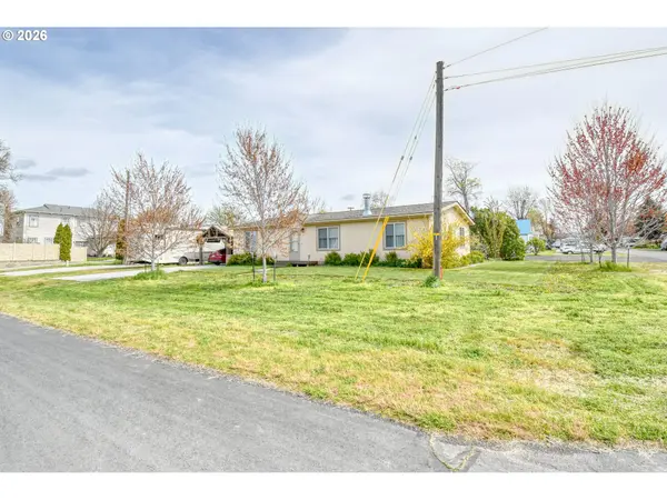 303 E College ST, Athena, OR 97813