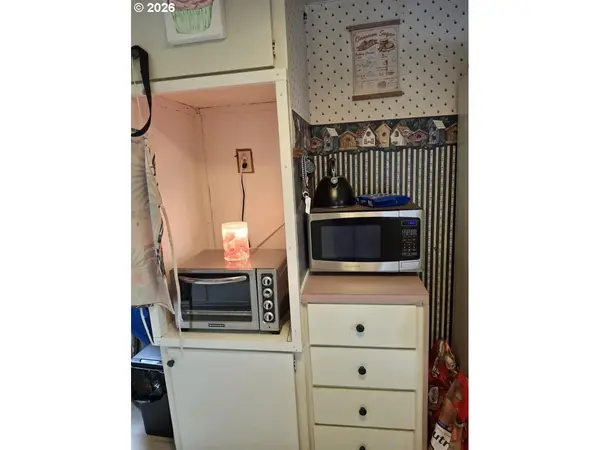 3950 COBURG RD #3, Eugene, OR 97408