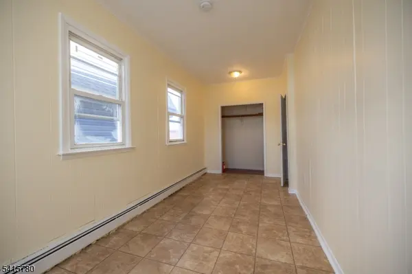 450 3Rd Ave, Elizabeth City, NJ 07206