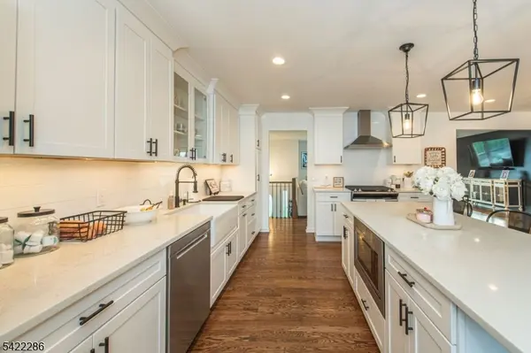 8 Cypress Ct, Fairfield Twp., NJ 07004