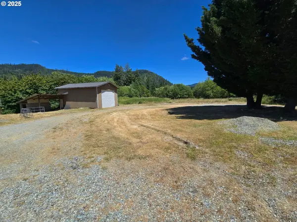 2157 FERGUSON LN, Days Creek, OR 97429