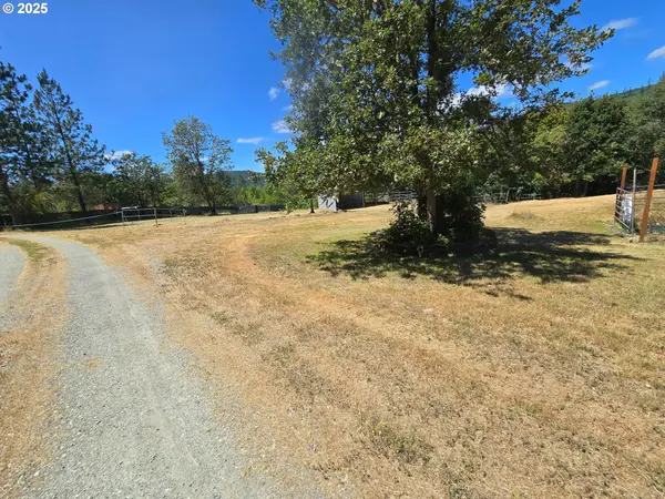 2157 FERGUSON LN, Days Creek, OR 97429