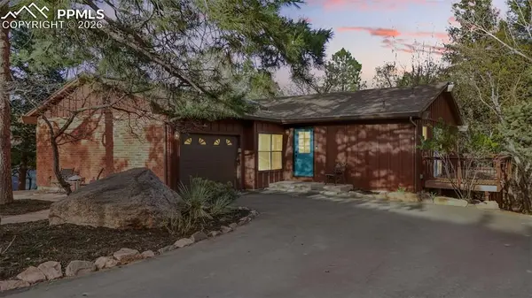 15 Stover LN, Manitou Springs, CO 80829