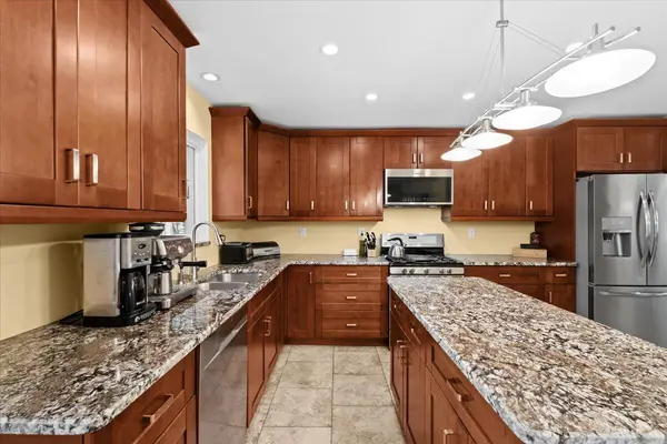 10932 Green Oaks DR, Green Oak Twp, MI 48178