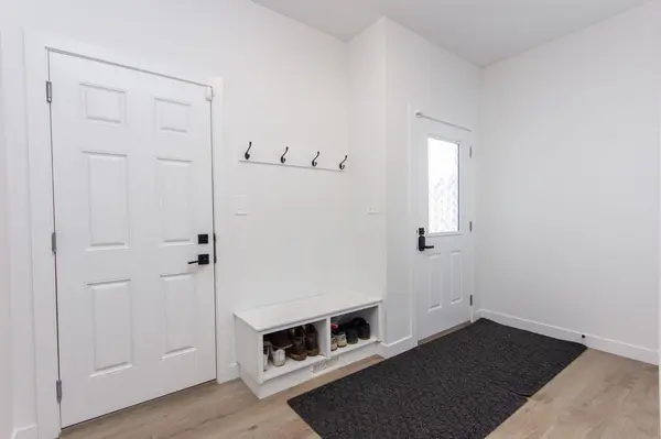 66 Henderson CRES, Penhold, AB T0M 1R0