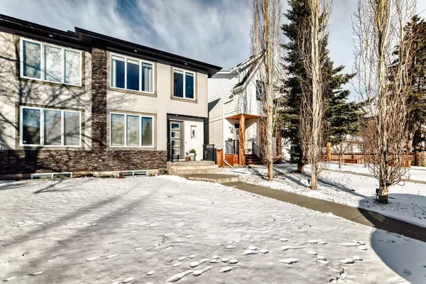 4627 83 ST NW, Calgary, AB T3B 2R1