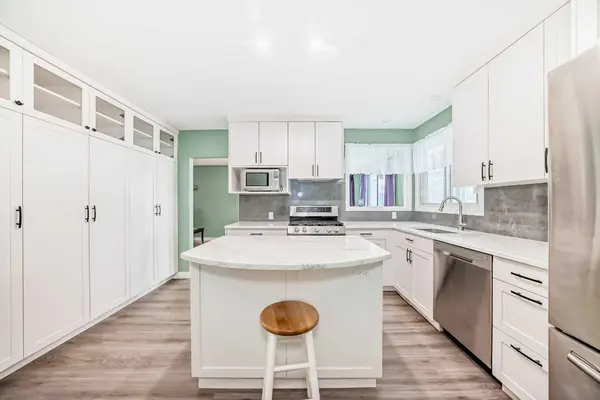 301 Whitney CRES SE, Calgary, AB T2J 1E7