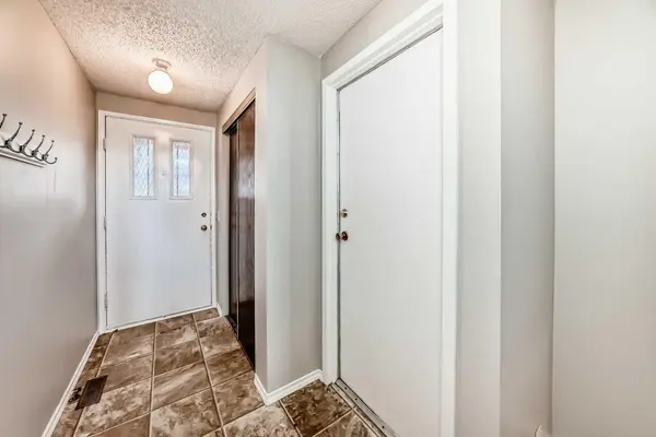 6909 Ranchero RD NW, Calgary, AB T3G 1J6