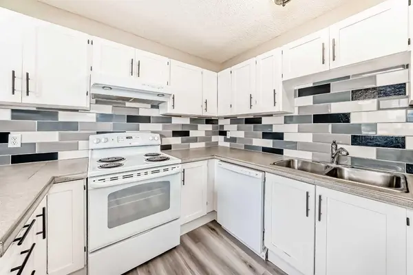 6909 Ranchero RD NW, Calgary, AB T3G 1J6