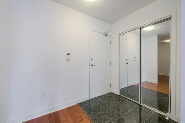 10 Navy Wharf CT #609, Toronto C01, ON M5V 3V2