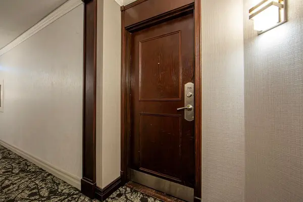 2 Covington RD #708, Toronto C04, ON M6A 3E2