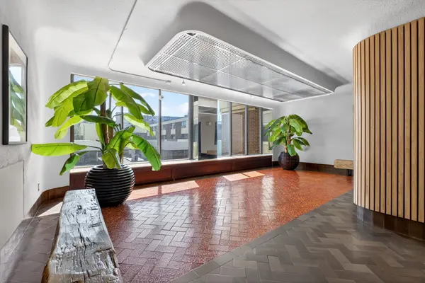 1 Massey SQ #2903, Toronto E03, ON M4C 5L4