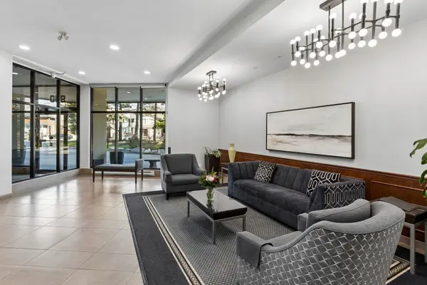 980 Broadview AVE #1208, Toronto E03, ON M4K 3Y1