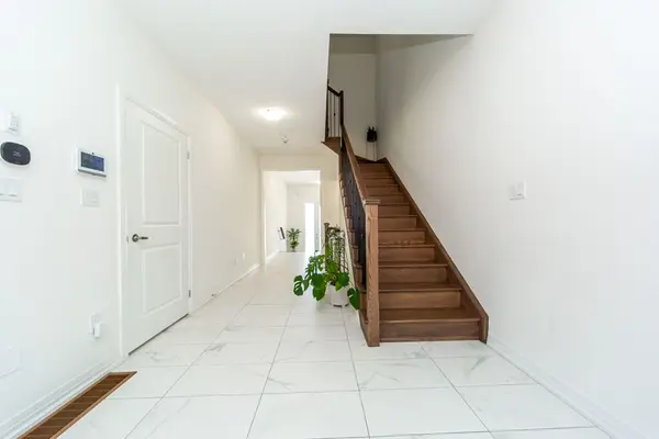 162 Ogston CRES, Whitby, ON L1P 0H3