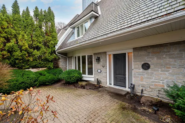 462 Beacon Hall DR, Aurora, ON L4G 0L3