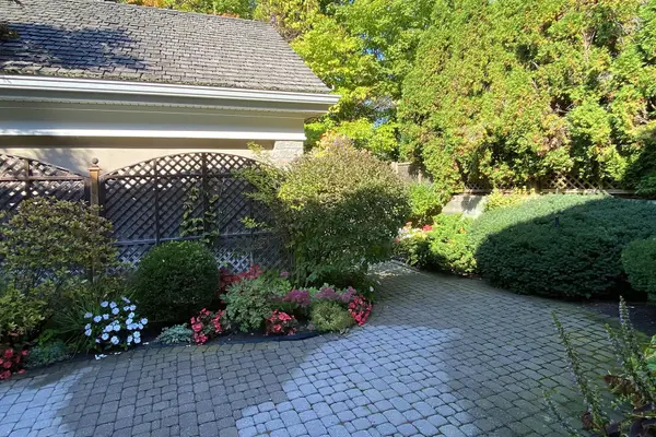 462 Beacon Hall DR, Aurora, ON L4G 0L3