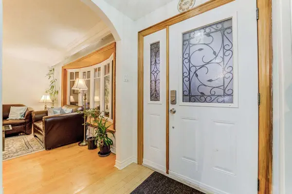 946 McBride AVE, Mississauga, ON L5C 1L6