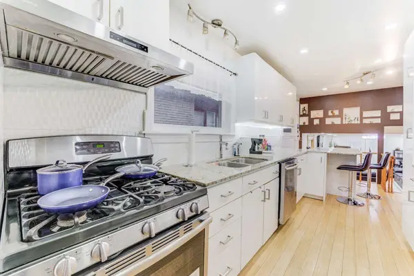 946 McBride AVE, Mississauga, ON L5C 1L6