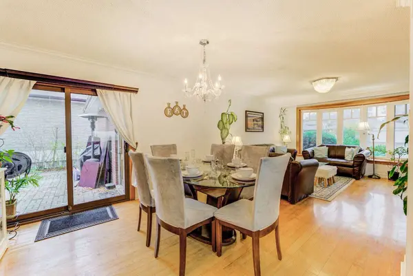946 McBride AVE, Mississauga, ON L5C 1L6