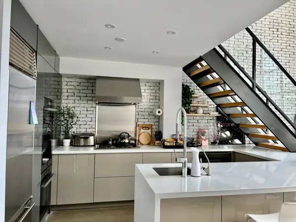 300 Manitoba ST #314, Toronto W06, ON M8Y 4G6