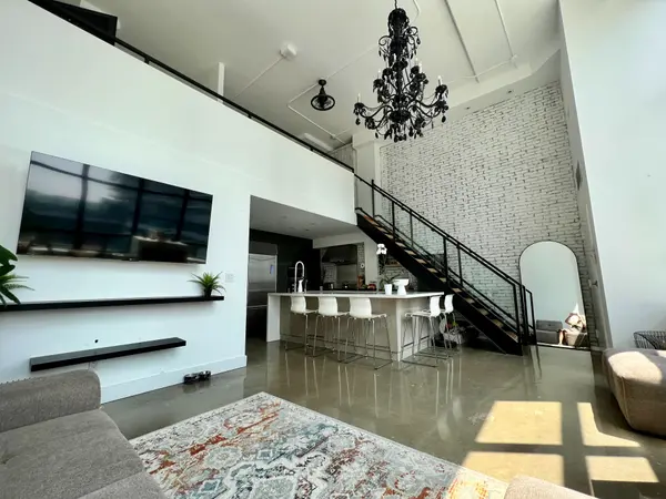 300 Manitoba ST #314, Toronto W06, ON M8Y 4G6