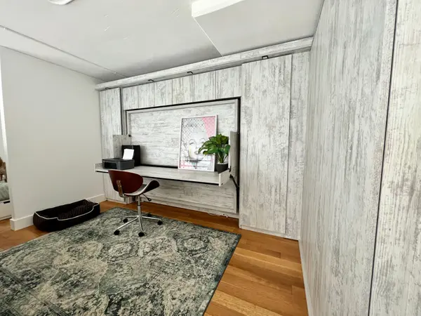 300 Manitoba ST #314, Toronto W06, ON M8Y 4G6