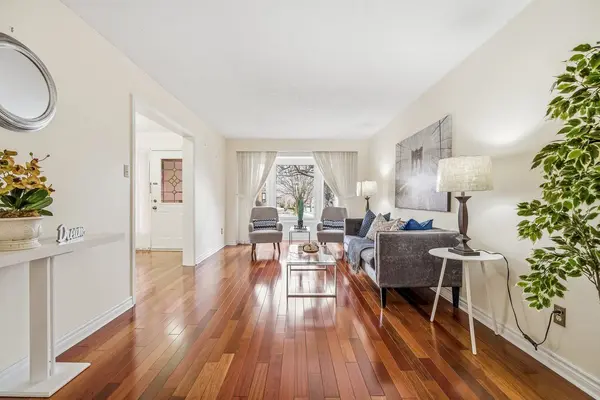 4538 Mayflower DR, Mississauga, ON L5R 1S3