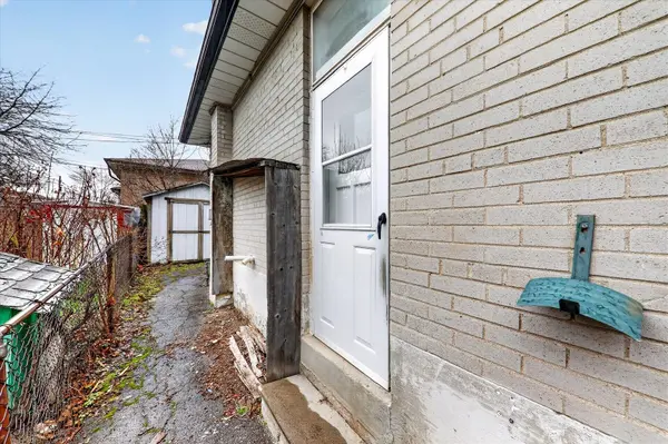 56 Frost ST, Toronto W10, ON M9W 1Y8