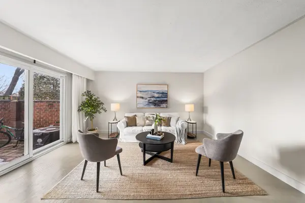 619 Timber LN, Burlington, ON L7L 4B1