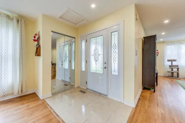 2240 Manchester DR, Burlington, ON L7P 3W2