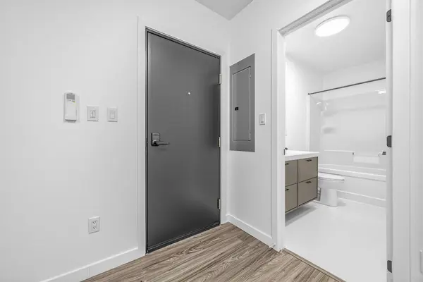 148 Glenlake AVE #3, Toronto W02, ON M6P 1E7