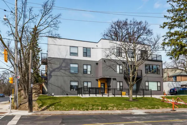 148 Glenlake AVE #3, Toronto W02, ON M6P 1E7