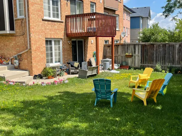 2415 Bankside DR, Mississauga, ON L5M 6E6