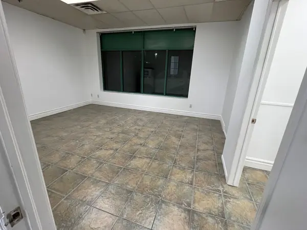 221 Deerhurst DR #8-9, Brampton, ON L6T 5L7