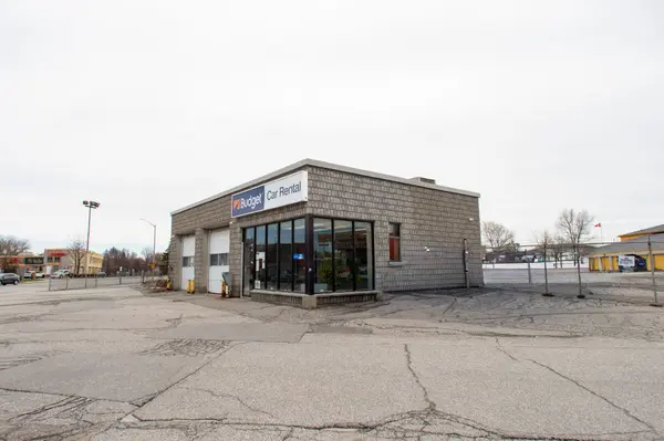 73 Kennedy RD S, Brampton, ON L6W 3E4