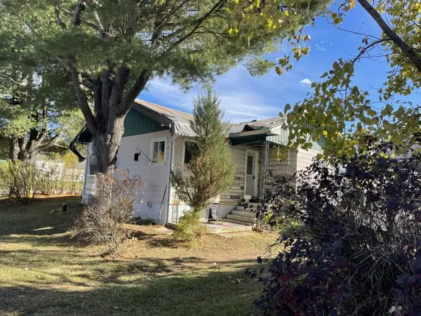 6 Champlain ST, French River, ON P0M 2N0