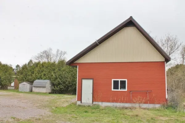 16 Notre Dame ST W, French River, ON P0M 2N0