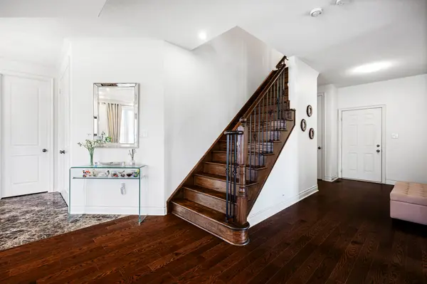 10 Stonegate AVE, Mono, ON L9W 5K6