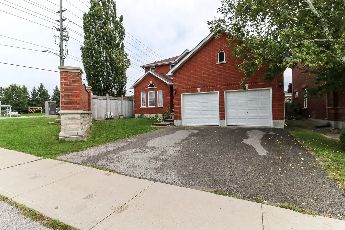 1 Sandringham DR, Barrie, ON L4N 0J9