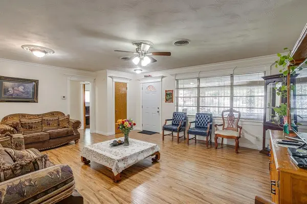 2122 S Vernon Avenue, Dallas, TX 75224