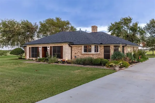 1642 Texas Longhorn Trail, Gunter, TX 75058