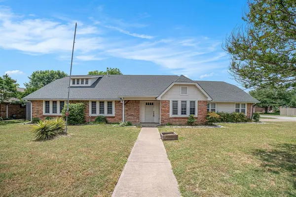 2940 Flamingo Circle, Southlake, TX 76092