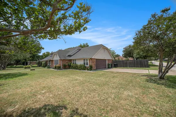 2940 Flamingo Circle, Southlake, TX 76092