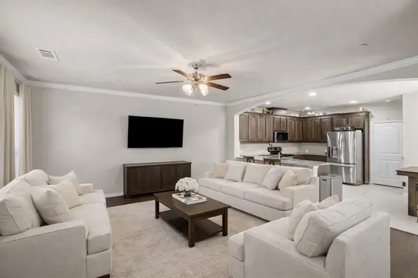 921 Shelby Lane, Lewisville, TX 75056