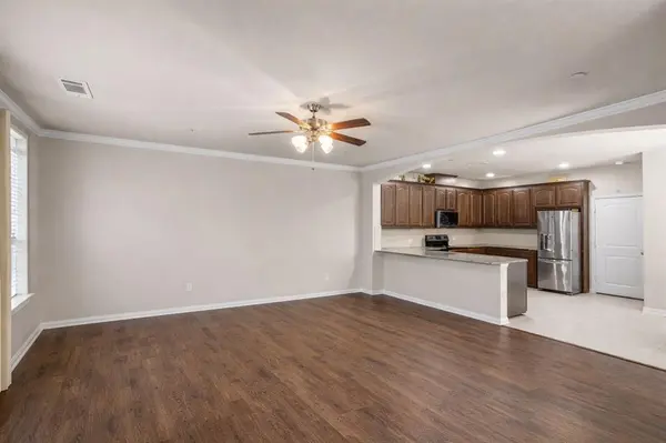 921 Shelby Lane, Lewisville, TX 75056